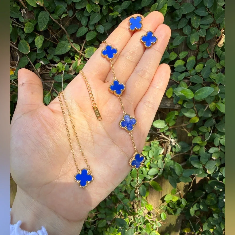 Elegant Blue and Gold Clover Necklace
Gold Plated - Picture 3 of 4
